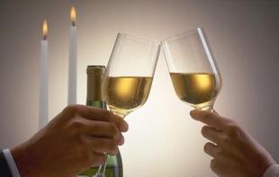 蘭州酒后代駕服務(wù) 專業(yè)守護(hù)，讓您“喝酒不開(kāi)車(chē)，開(kāi)車(chē)不喝酒”